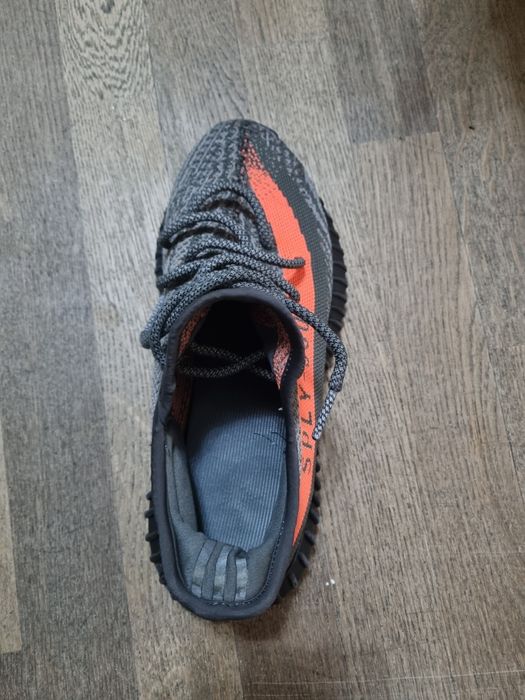 Vând Adidas Yeezy Boost 350 V2 Carbon Beluga