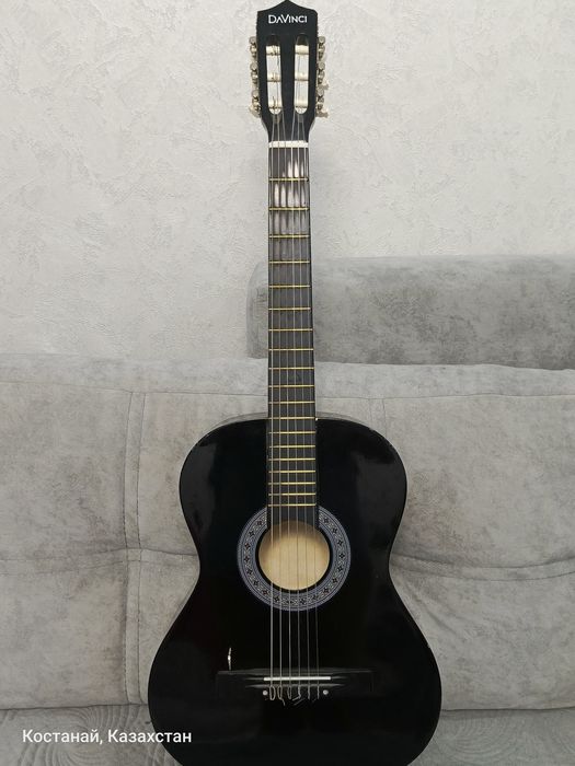 Продам гитару: Классика ,нейлоновые струны,