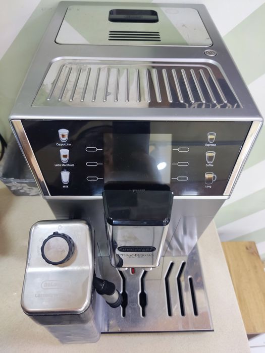 Кофемашина "Delonghi primadonna class"