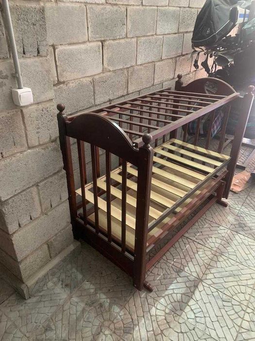 Продам детскую кроватку