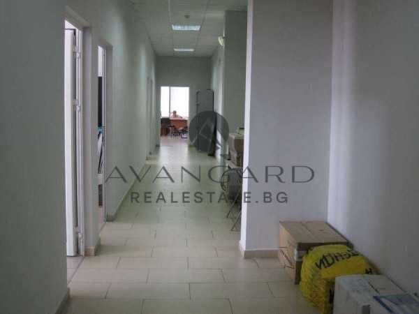 Продава се Офис в Пловдив, Кършияка - 735 кв.м за 409 €/кв.м - Снимка #1