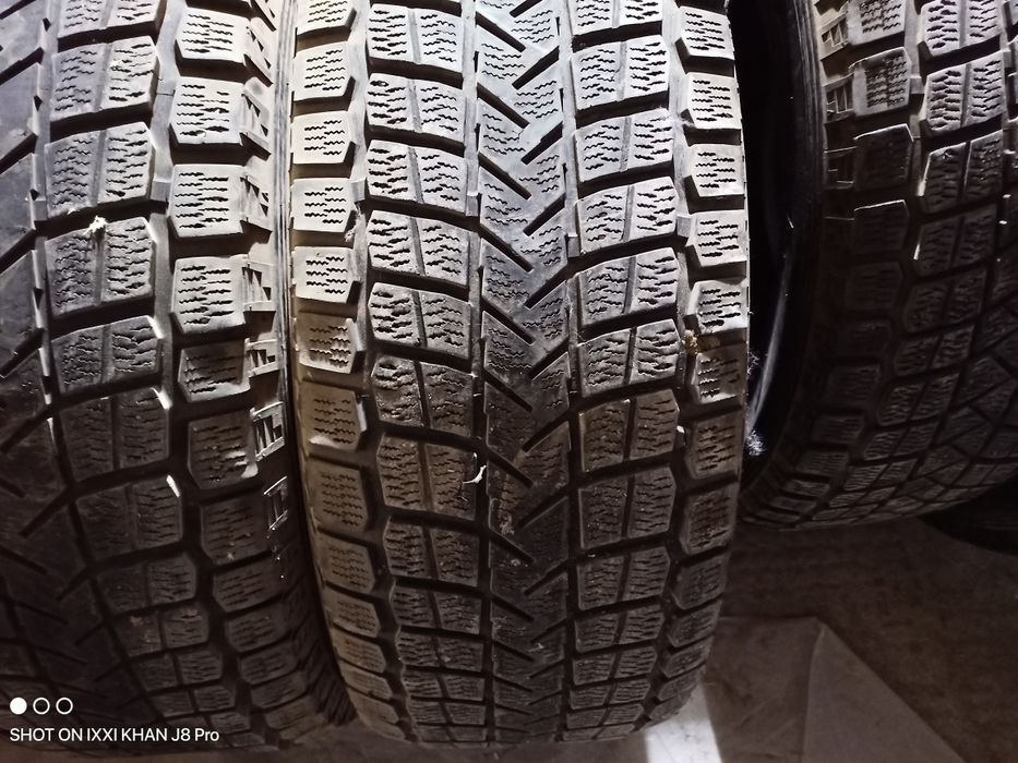 Продам, б/у  резину ( липучка ) 265х65х17