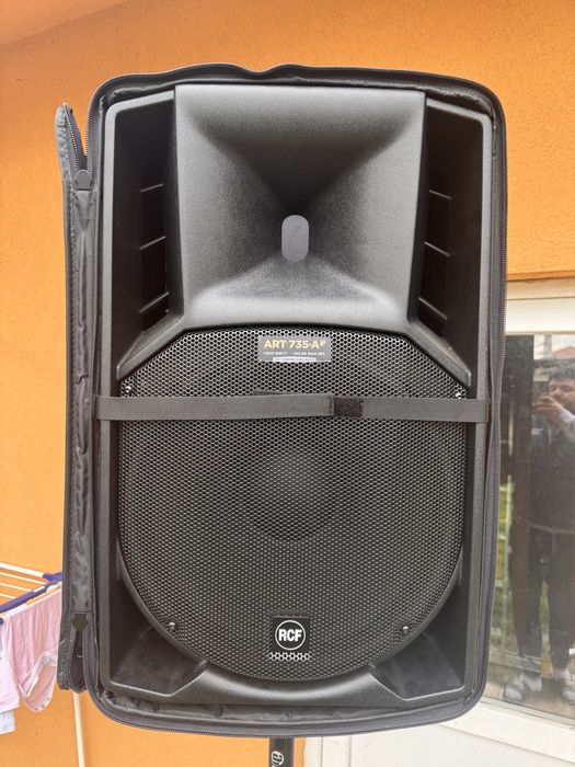 Vand 2 boxe  acrive rcf 735A si un mixer dinacor 1003