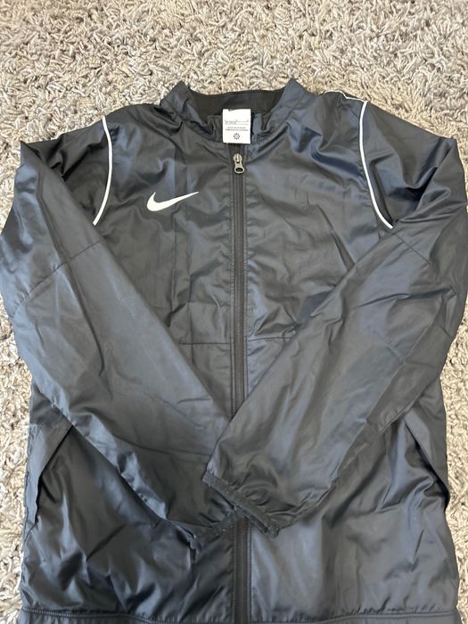 Детска ветровка nike размер до 158