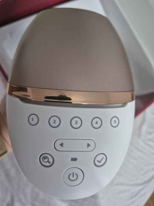 Vand ipl Philips 450000 pulsatii.