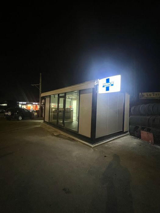 Containere spațiu comercial – fostă farmacie, complet echipate