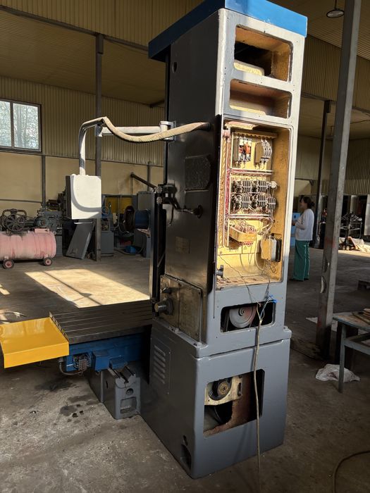 Продается станок расточной 2733П