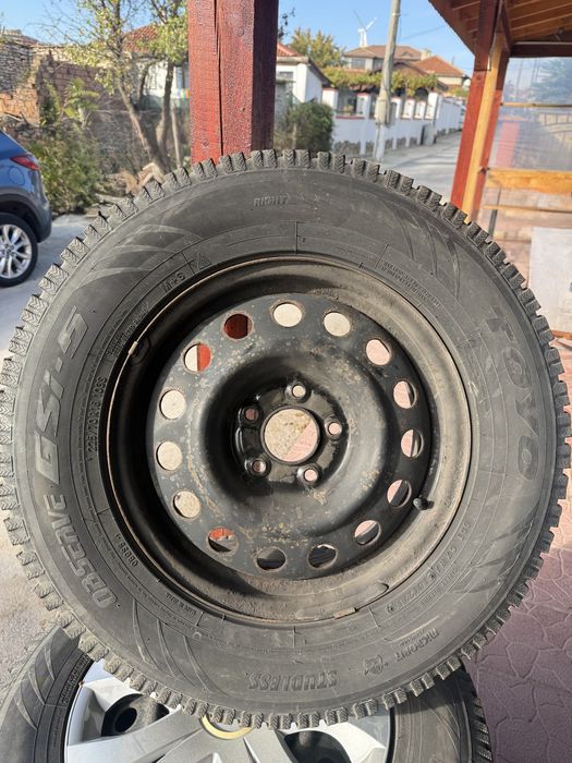 Комплект зимни гуми с джанти 225/70/ R16 TOYO