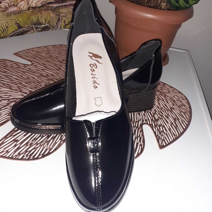 Дамски лачени обувки  36 номер