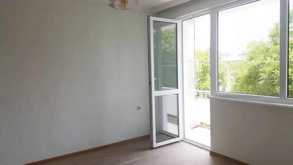 Гарсониера на пешеходна зона