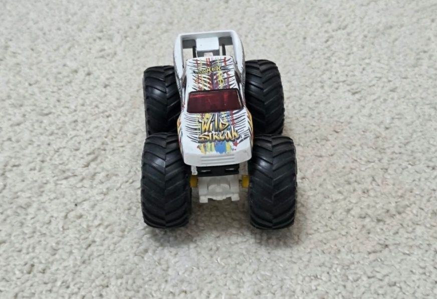 Машинки hot wheels