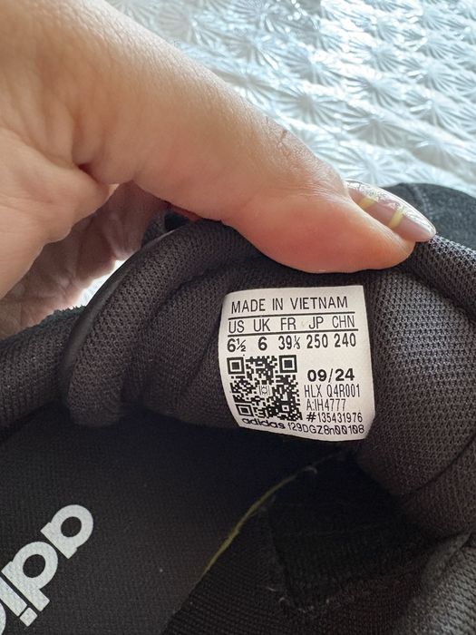 Оригинални дамски обувки Adidas