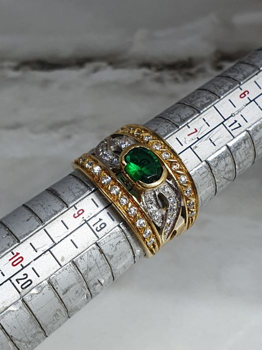 Inel din aur de 18K cu diamante naturale și smarald natural