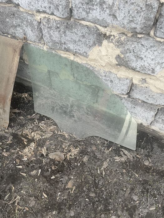 Левое стекло Subaru Forester SH 2008