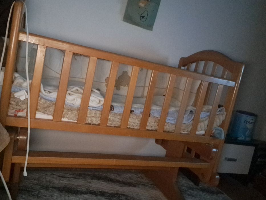 Pătuț bebe cu balansoar