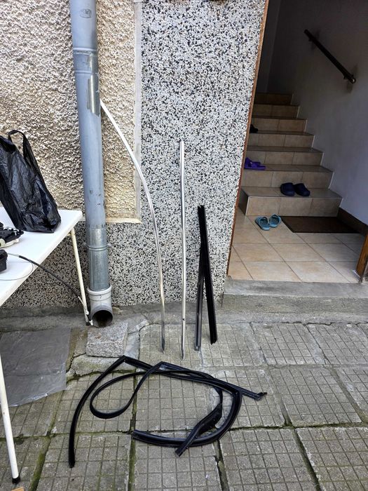 Части за бмв ф10 bmw f10 стопове, дръжки, машинки за прозорци, прозорци, водачи за прозорци и стъкла всичко отдясно цени по договаряне