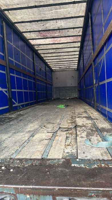 Semiremorca cu prelata Fruehauf