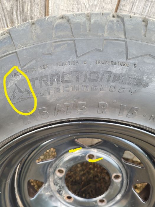 Vând 4 buc. jante oțel cu cauciucuri 215/75/R15 Suzuki.