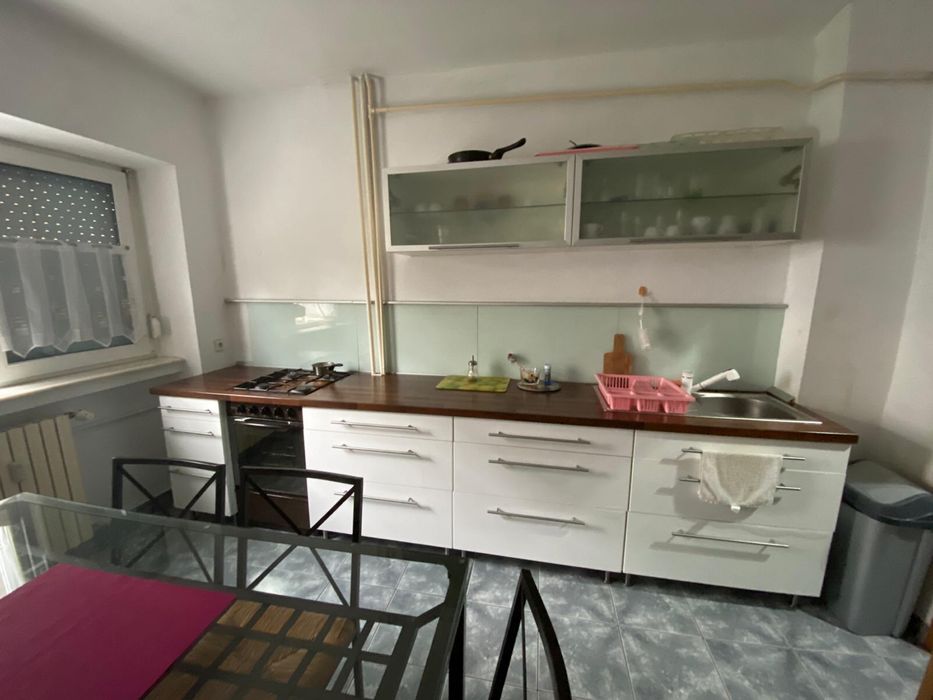 Ofer spre inchiriere Apartament cu 3 camere