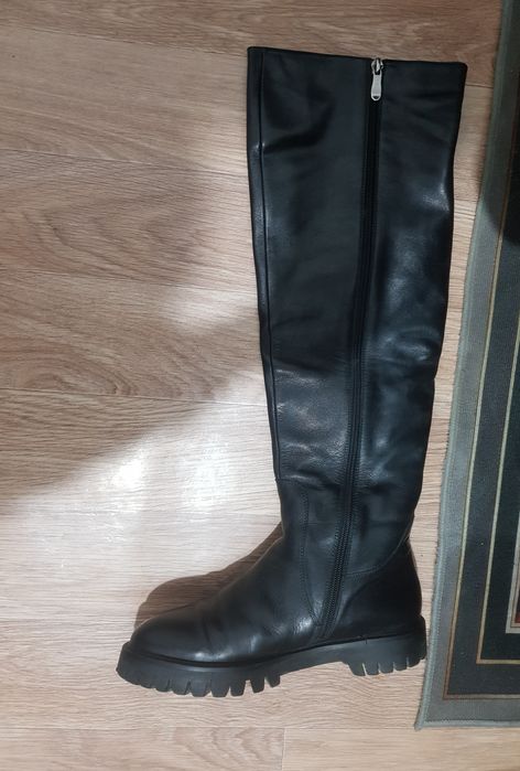 Зимние кожаные сапоги.