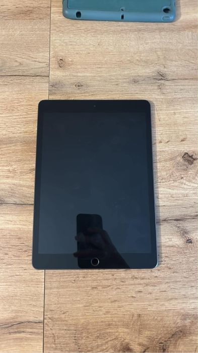 iPad 8th / 128 GB \ Чист iCloud