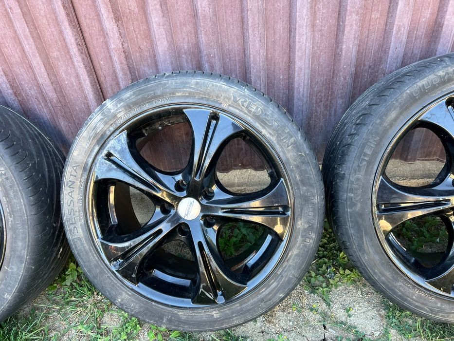 Jante negre de 20 inch cu anvelope de 275/40 r20