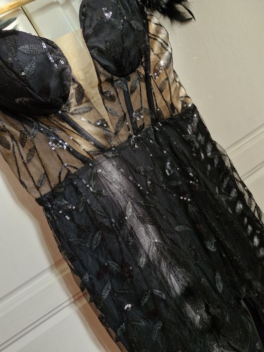 нова дамска абитуриентска рокля с пера бална официална