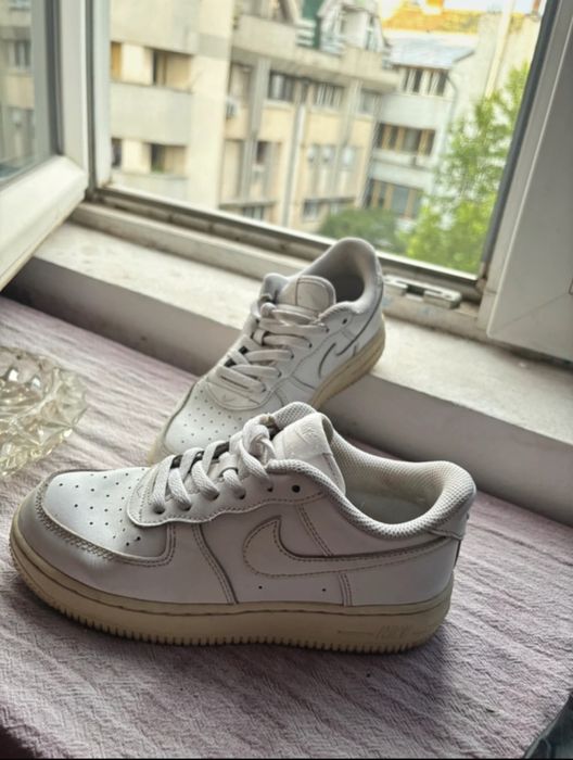 Adidasi Nike marimea 34