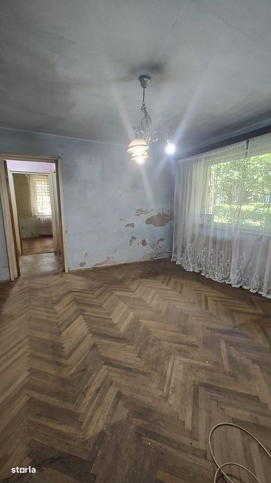 De vanzare apartament 2 camere,parter,aleea Crinilor