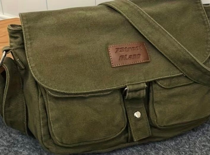 Винтажная зелёная сумка