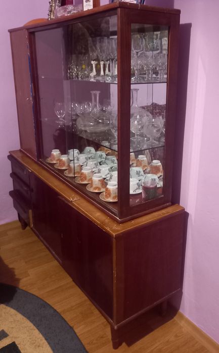 Vitrina vintage stare foarte bună, 300 lei