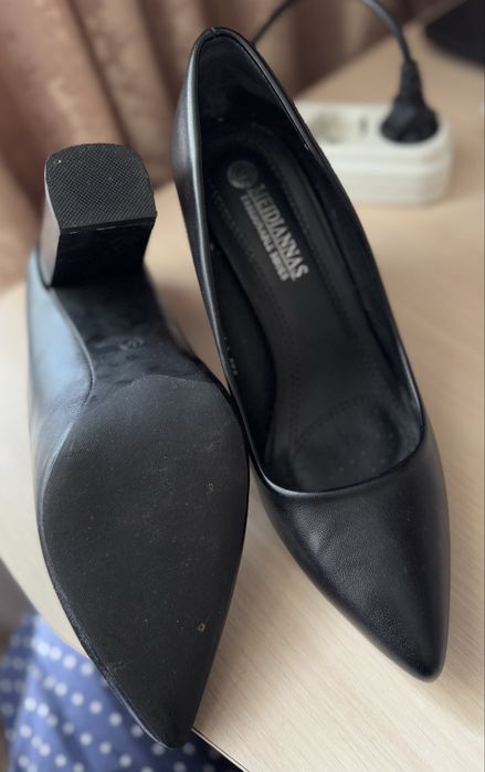 Продам туфли черные 39р.