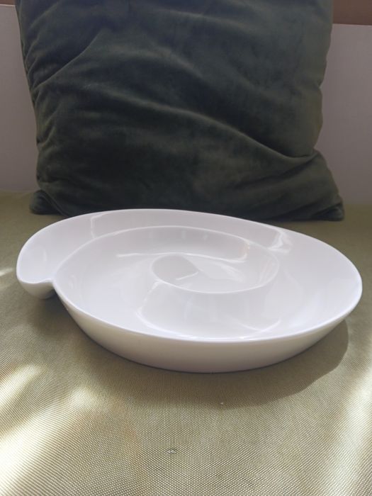 Поднос от първокласен порцелан - Maxwell & WILLIAMS,  30/30 см