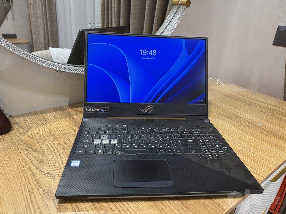 ROG SCAR ||  RTX 2070 core i7 144hz