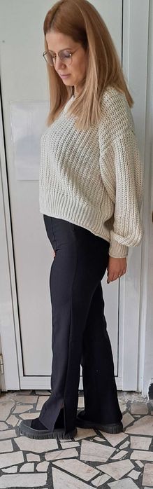 Прав панталон с цепка отстрани
Висока талия и подвижен колан