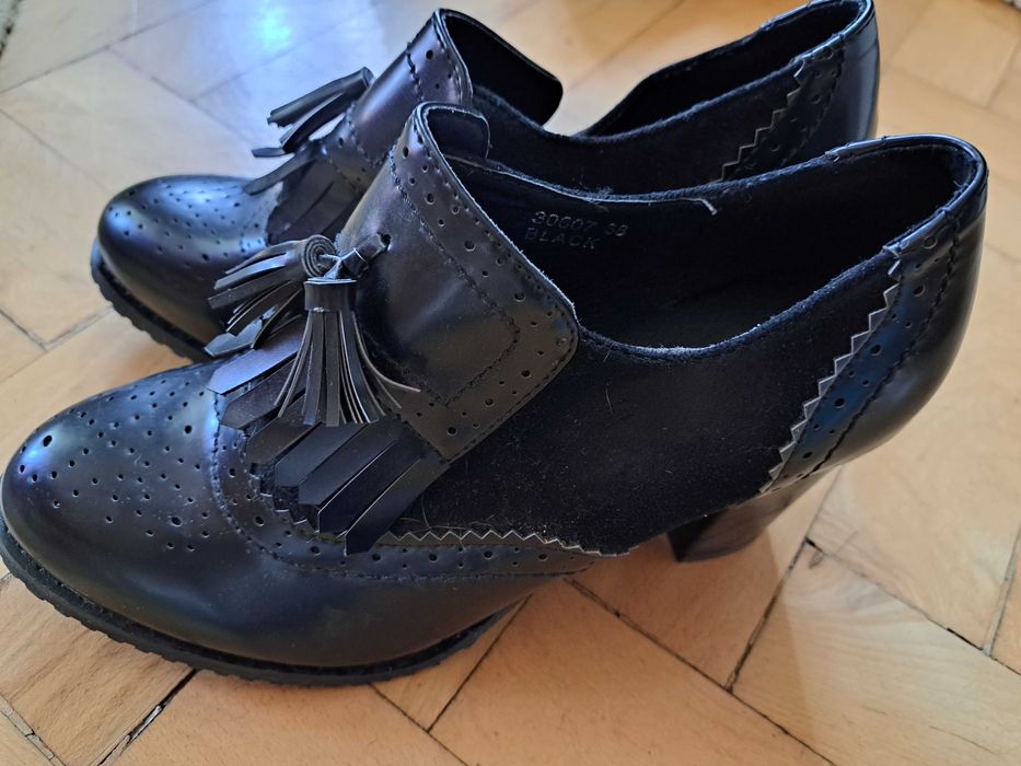 Дамски обувки нови на ток и платформа ,размер 37 и 38