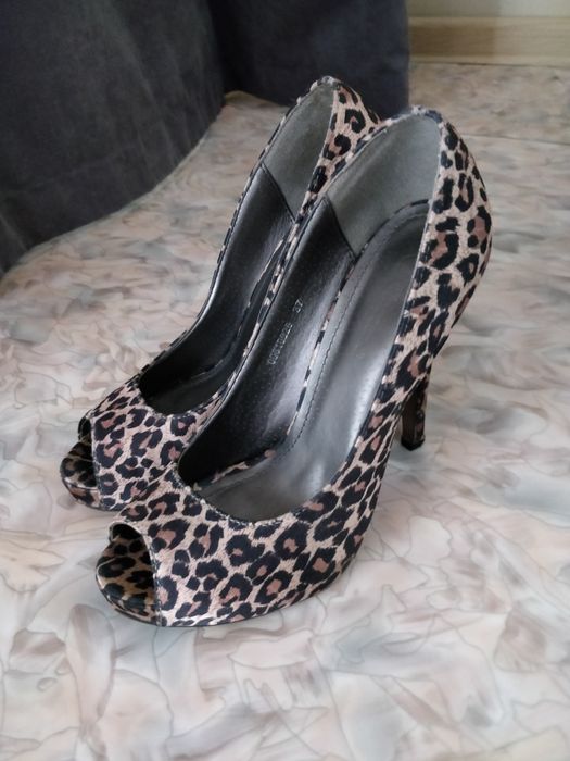 Продам женские туфли