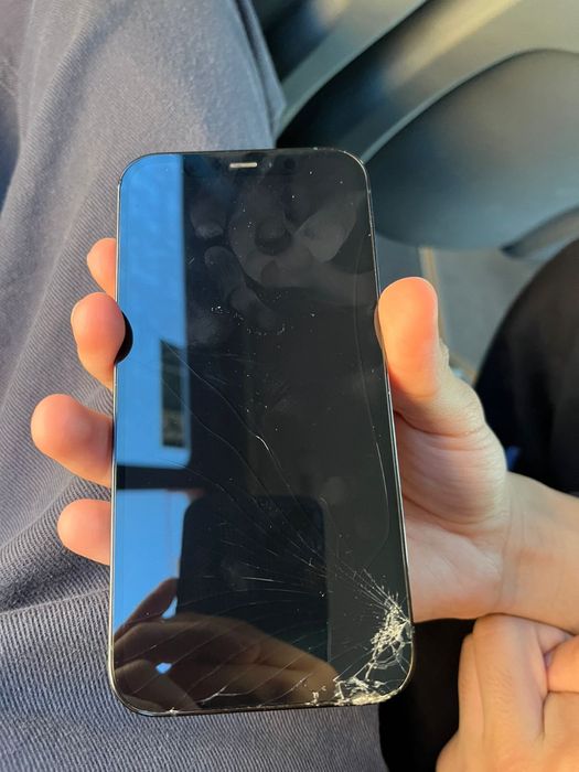 Айфон 12 про разбитый