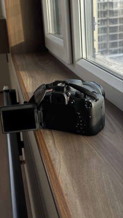 Canon EOS 750D + объектив 18-55mm