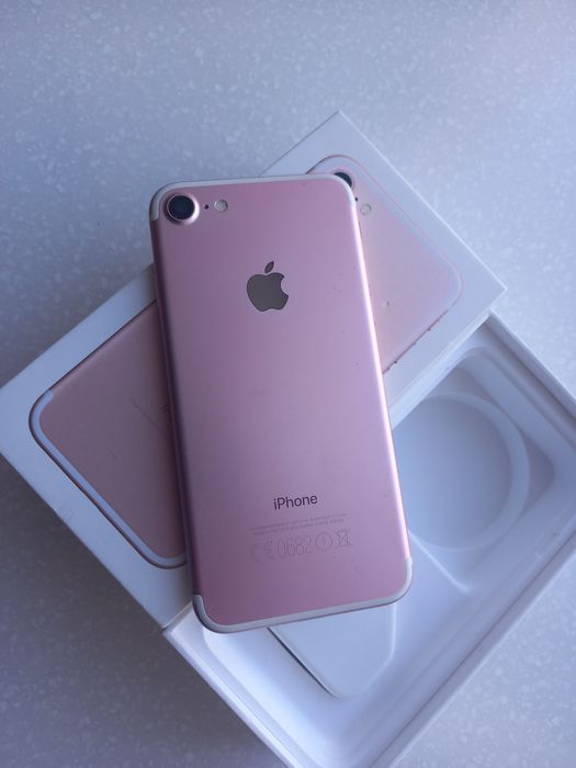 Продаю телефон IPhone 7.