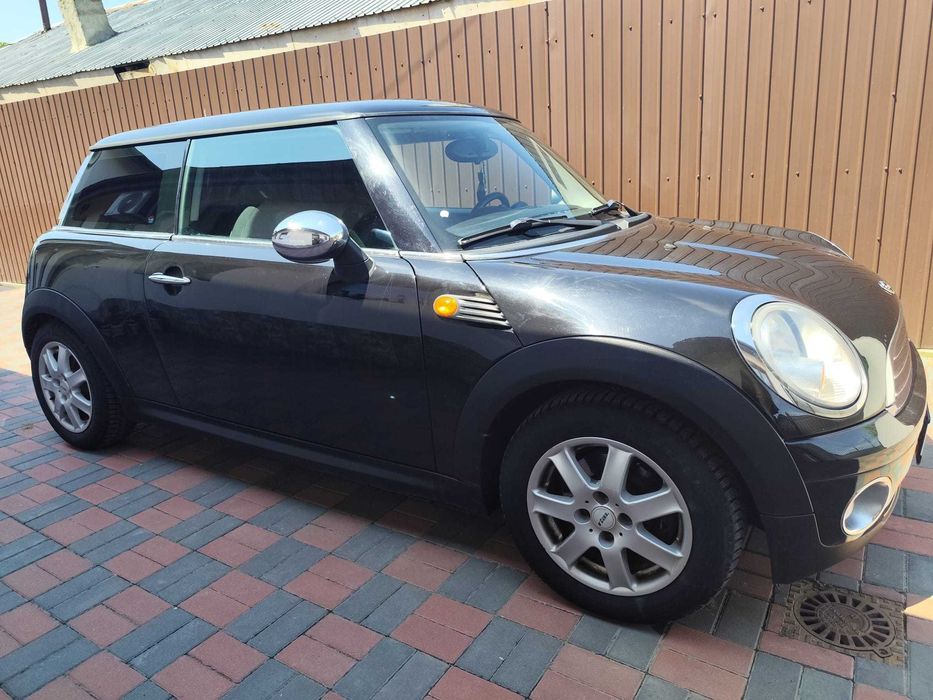 Vand MINI One (2009)  1.4 Benzină  97.800 km  Navigație