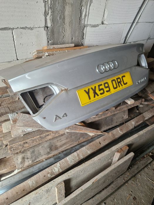 Vând piese audi a4 b8.