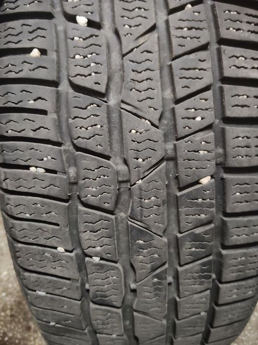 Vând anvelope de iarnă 215/60/16