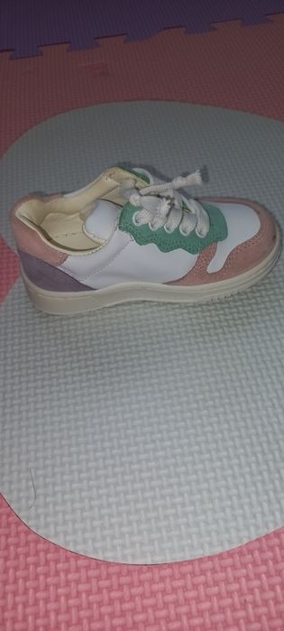 Adidasi marimea 21