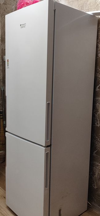 Холодильник Hotpoint Ariston б/у