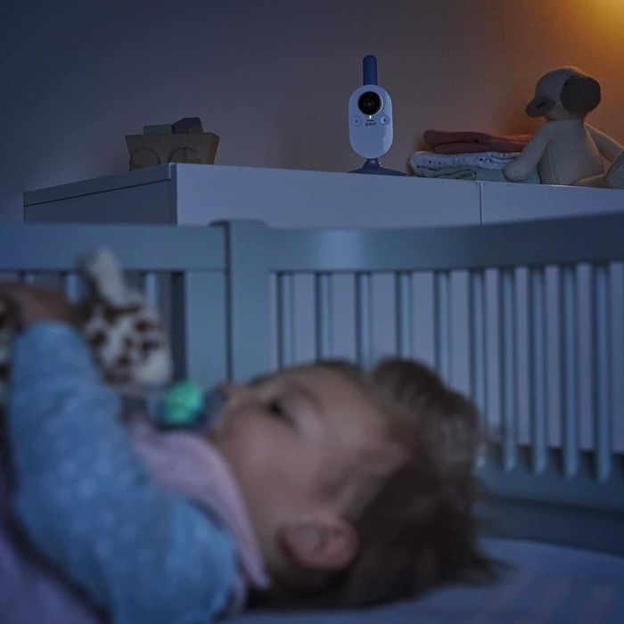 Чисто нов бебешки компютър с камера и видео