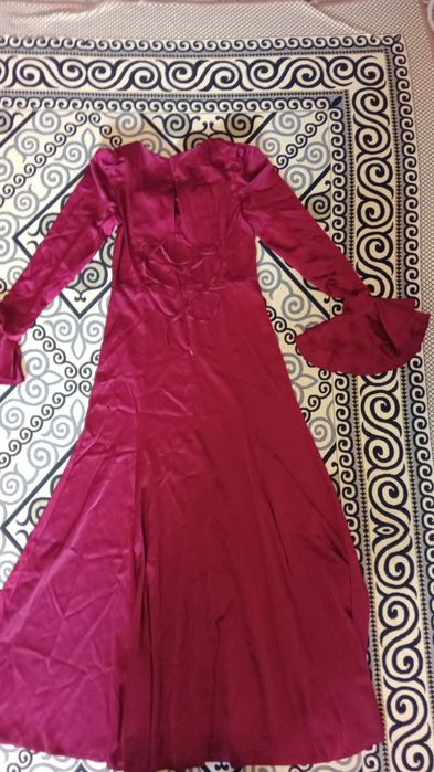 платья почти новая!