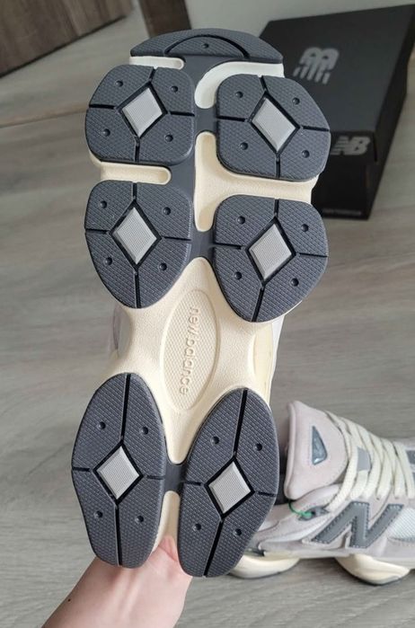 Adidasi new balance 9060