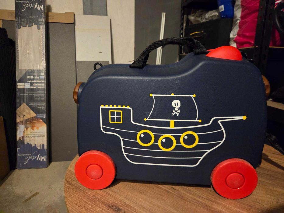 Детски куфар на колела