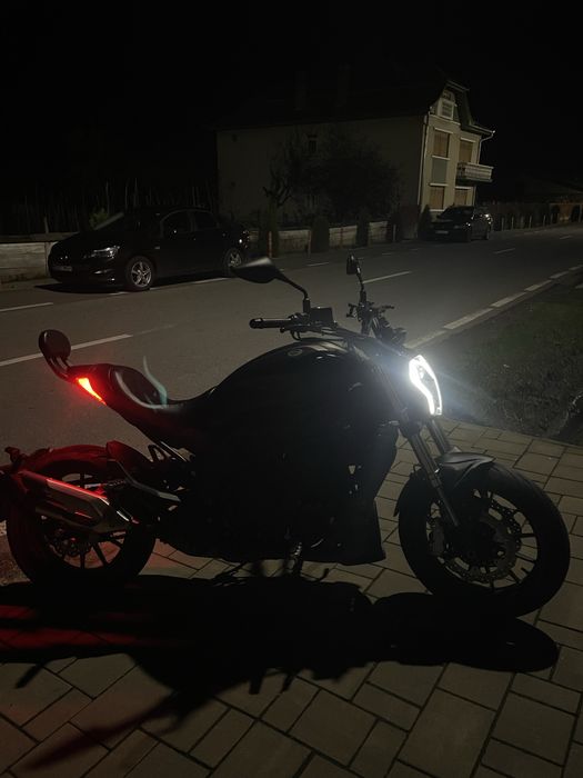 Benelli 502c 2022 cat. A2 sub 12.000 de km!!! Motocicleta
